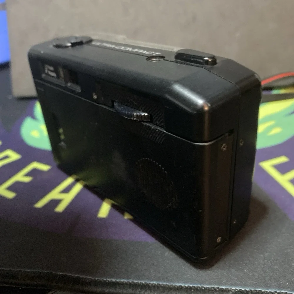 Vintage Camera ANSCO RED Flash focus free F5.6Lens  Black Red B2
